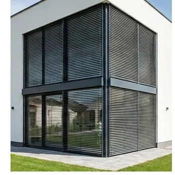 Külső zsaluzia modern homlokzaton